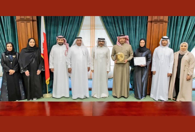 Minister meets team training new teachers